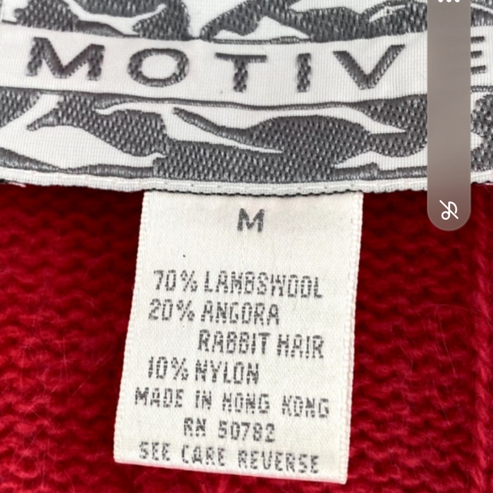 Red Sweater - Picture 11 of 11